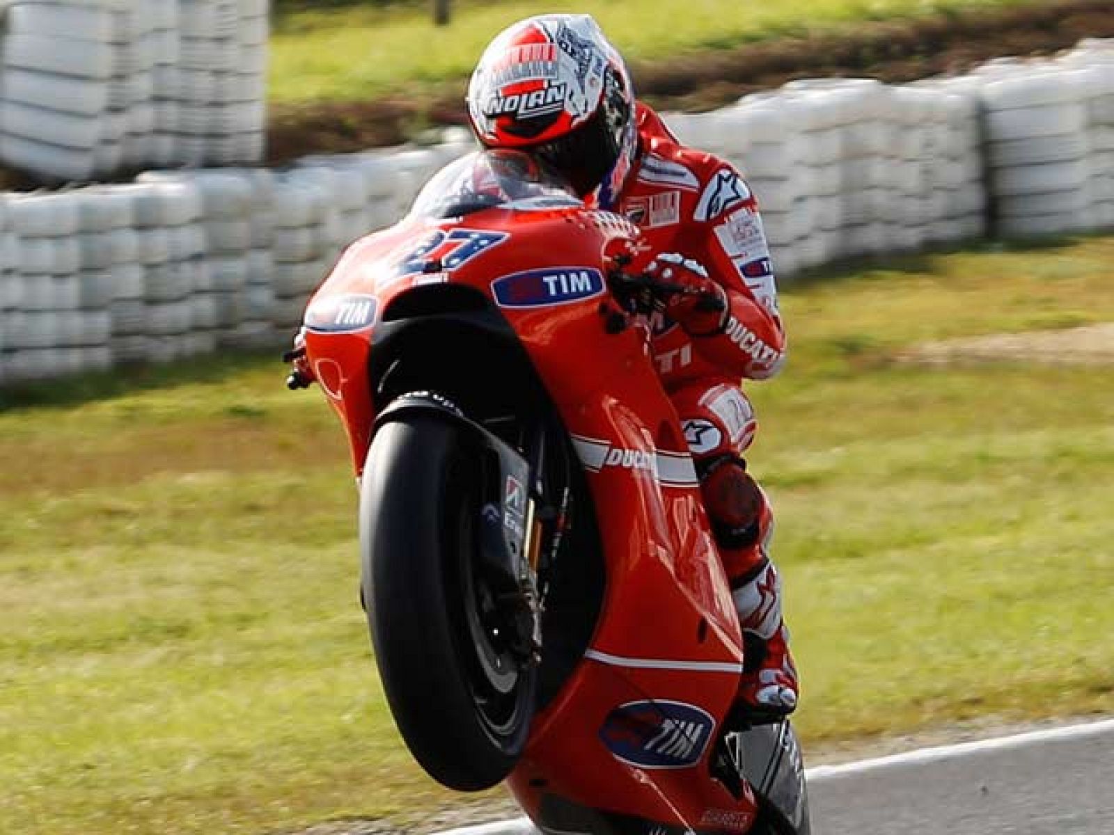 El piloto australiano Casey Stoner ha conseguido la cuarta 'pole' de la temporada en Valencia.  Jorge Lorenzo ha sido segundo y Simoncelli, tercero.