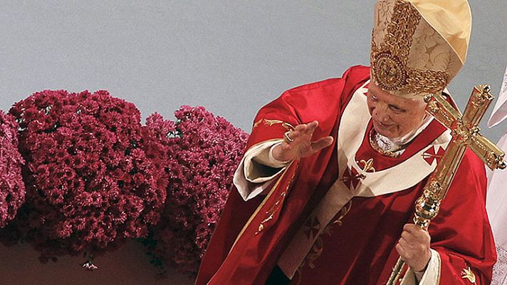 Informe Semanal - Benedicto XVI y Biblias de piedra