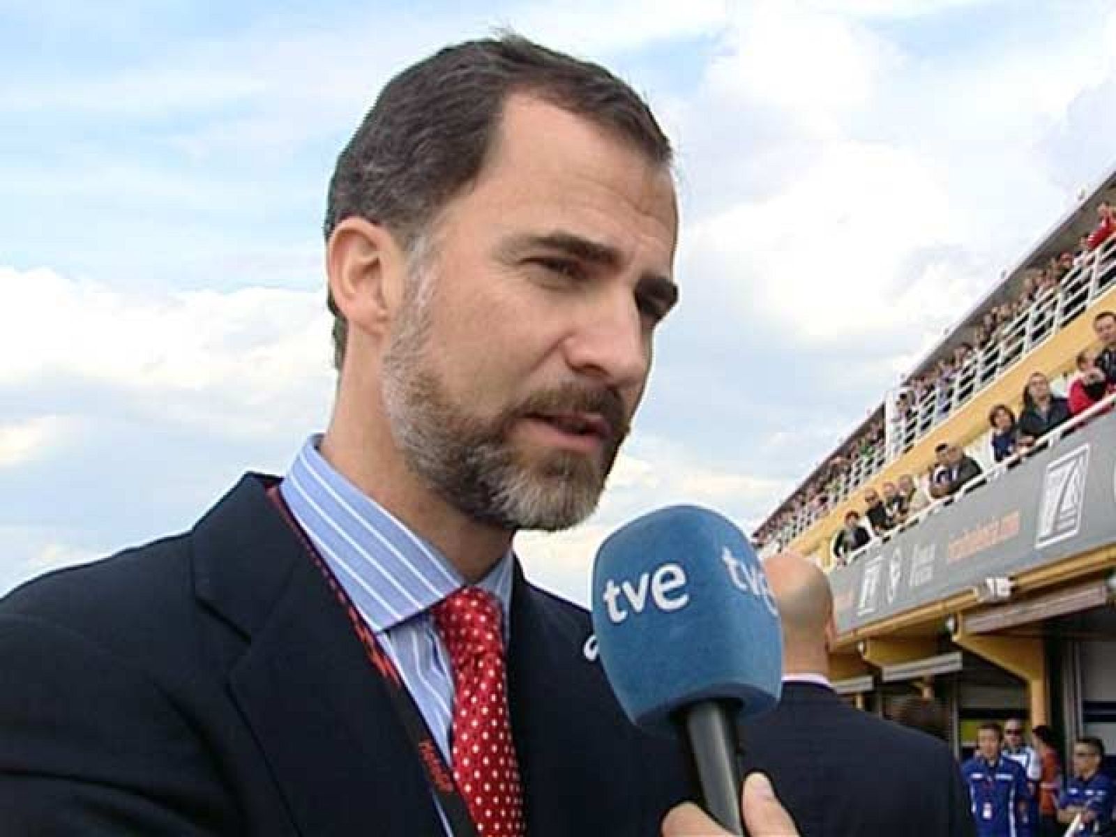 El Príncipe Felipe, que ha asistido al Gran Premio de la Comunitat Valenciana, ha asegurado que "es una maravilla ver el poderío de España en el motociclismo".
