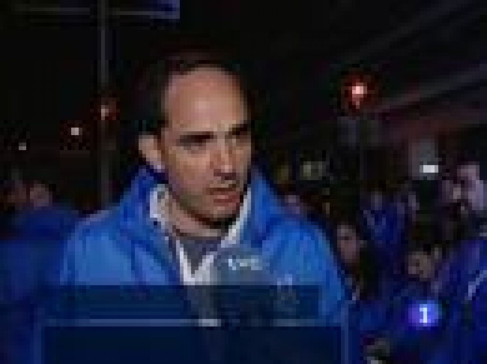 Cientos de voluntarios han madrugado para ayudar a la organización del viaje del papa Benedicto XVI