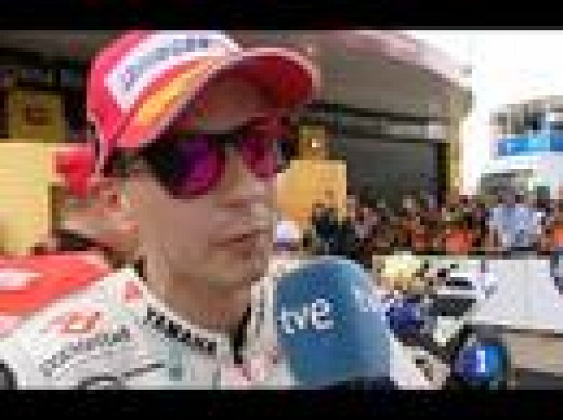 Jorge Lorenzo estuvo a punto de caerse en la carrera del GP de la Comunitat Valenciana, pero consiguió rehacerse y ganó la carrera.