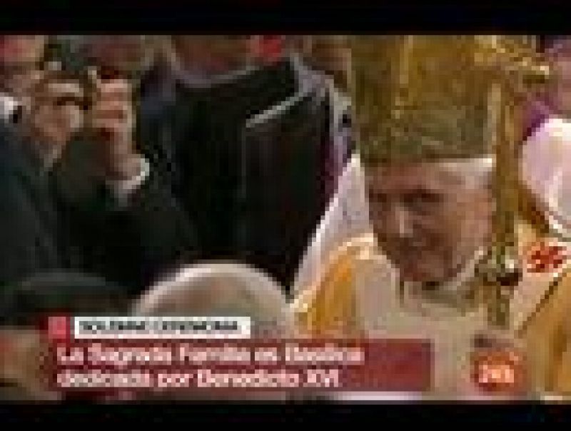 En su segunda jornada de visita a España, el papa Benedicto XVI ha realizado el rito de dedicación de la Sagrada Familia de Barcelona