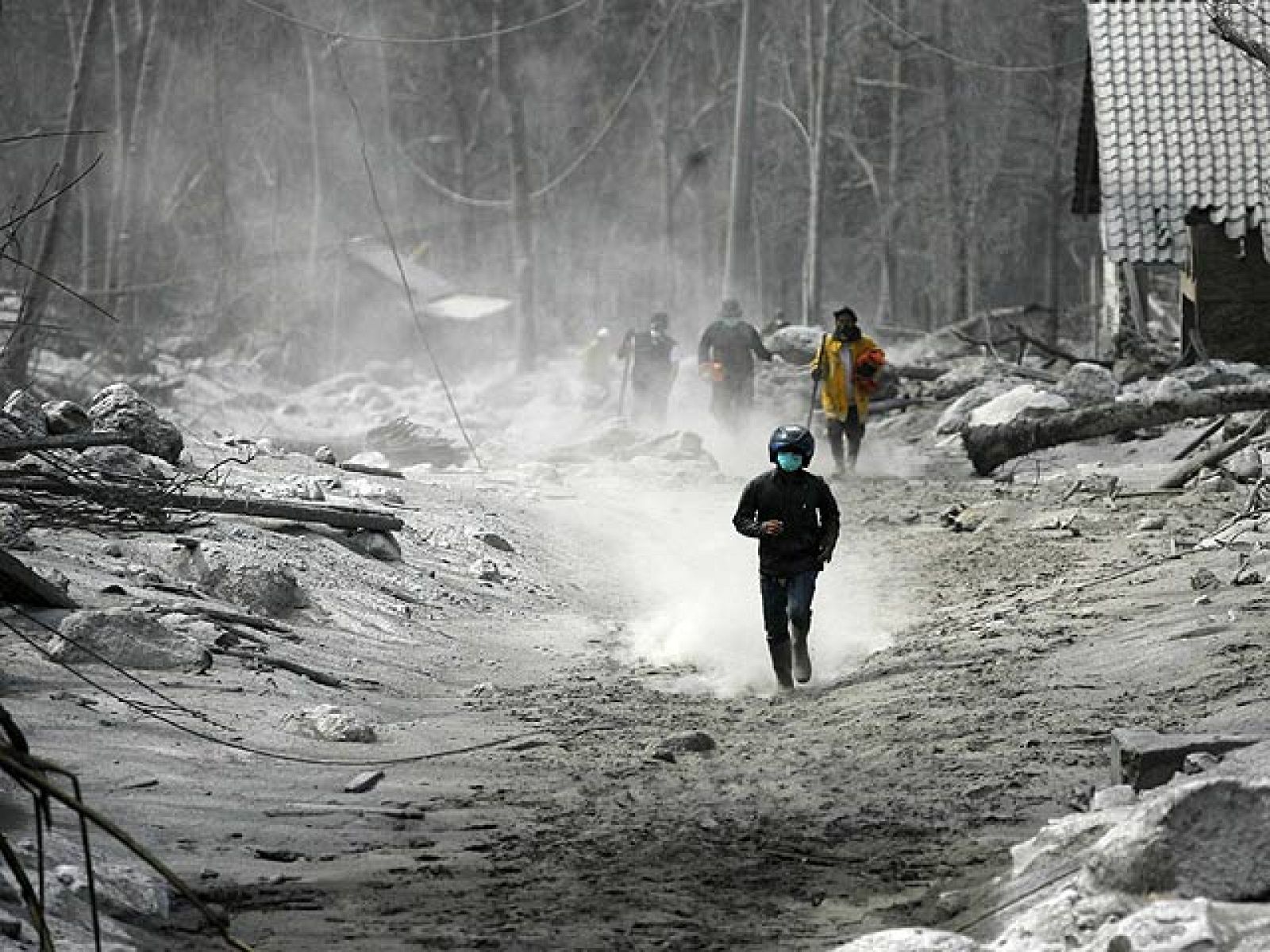 Telediario 1: Telediario en 4' - 08/11/10 | RTVE Play