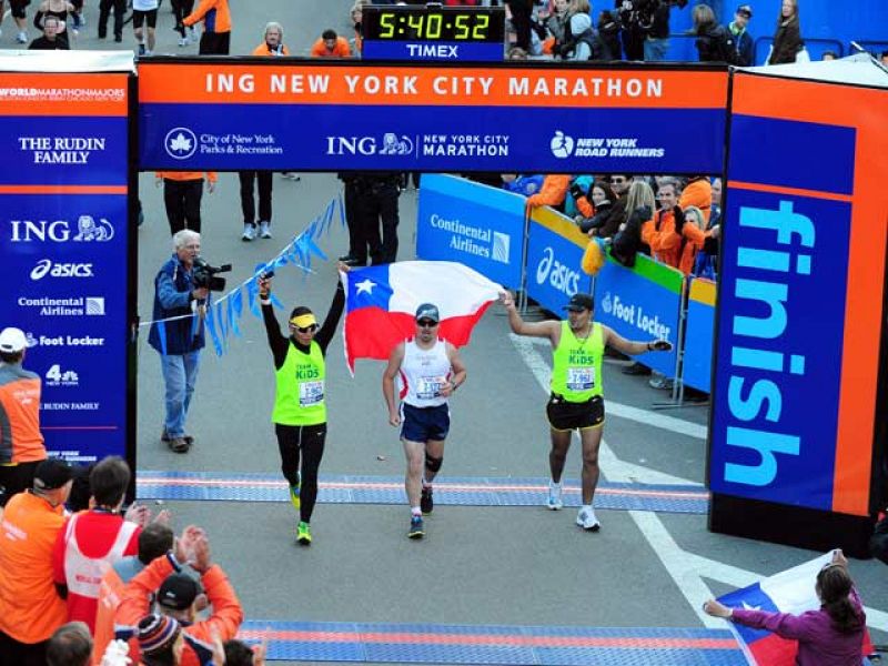 Edison Peña, uno de los mineros atrapados y rescatados en Chile, ha corrido la Maratón de Nueva York y ha conseguido finalizarla.