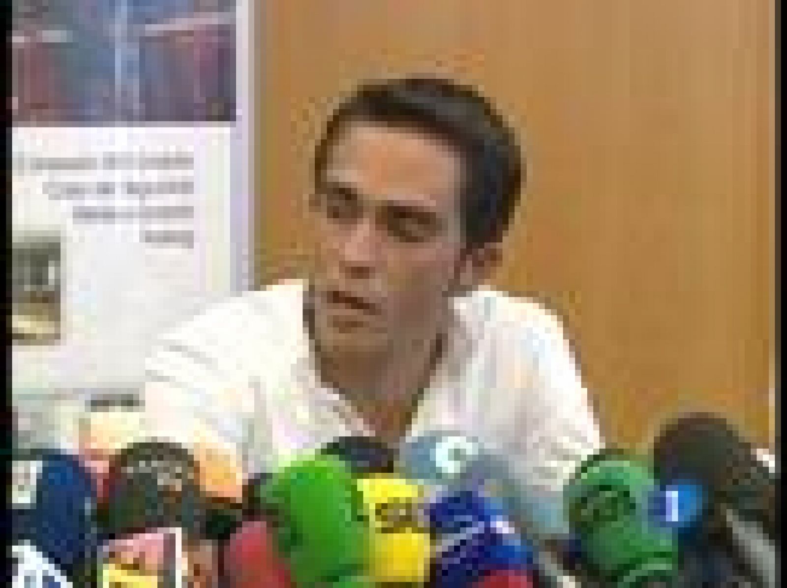 La Unión Ciclista Internacional ha instado a la Federación Española de Ciclismo la apertura de un expediente por el posible caso de dopaje de Alberto Contador. El organismo español decidirá ahora si sanciona o no al ciclista madrileño.