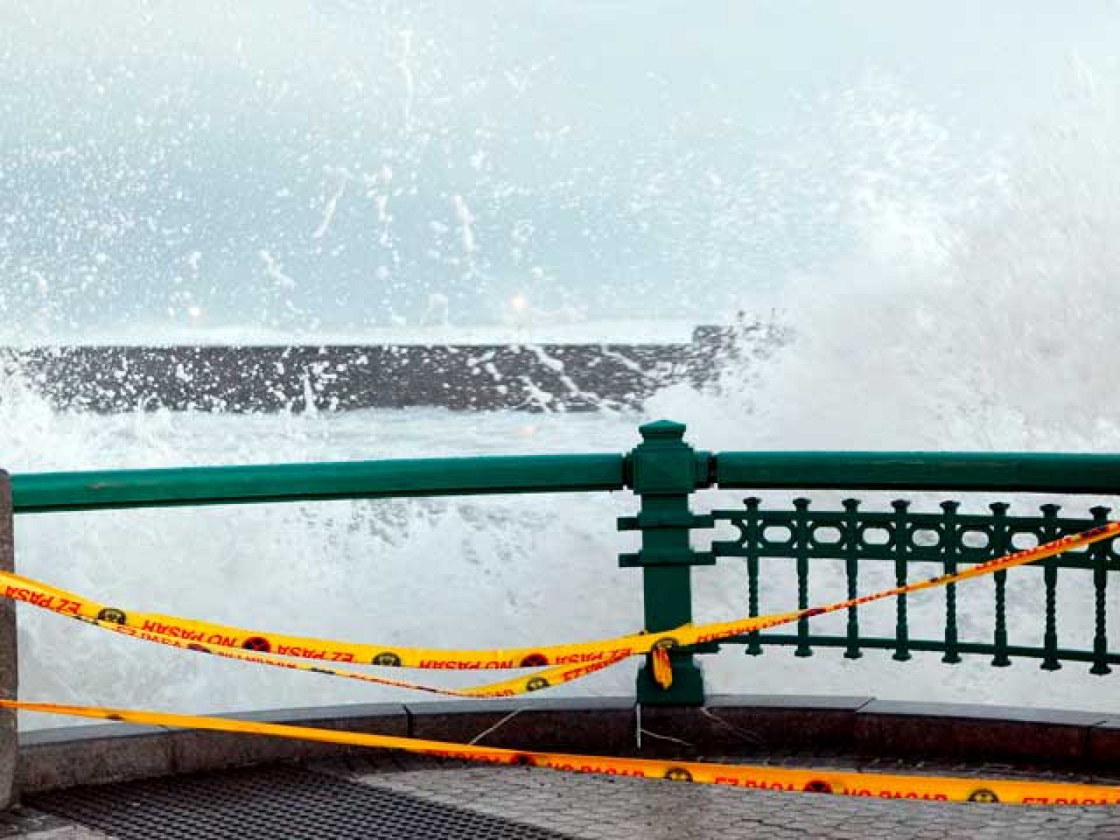 El Tiempo - El temporal mantiene en alerta a casi toda la península - 09/11/10 - El tiempo | Ver