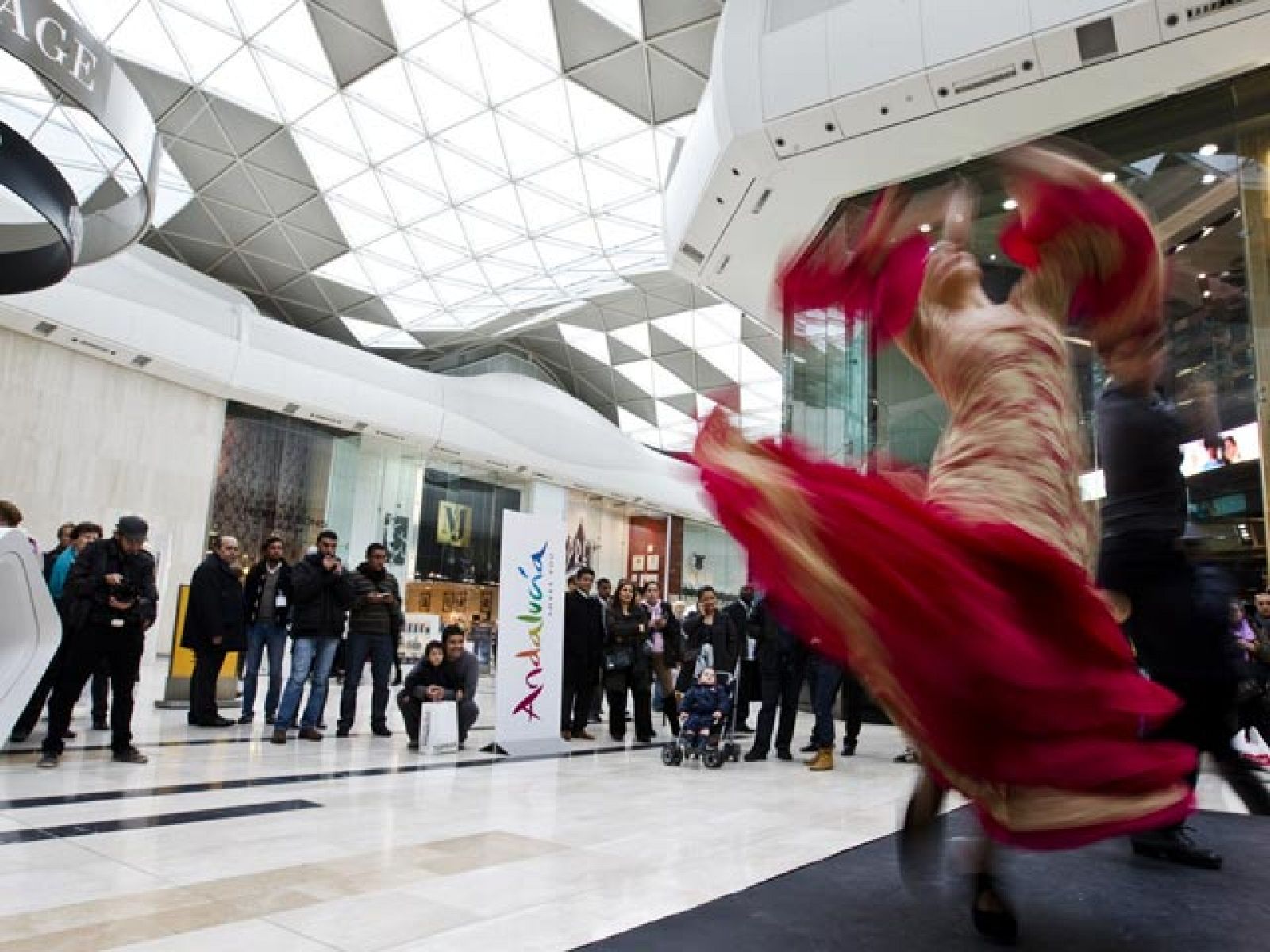 Una industria en alza que este año crecerá un 2%, cuatro veces más de lo previsto a principios de año. Pero también crece la competencia. Por eso, los empresarios españoles tienen que ajustar cada vez más sus precios para no perder cuota de mercado frente a países como Turquía o los del norte de África.