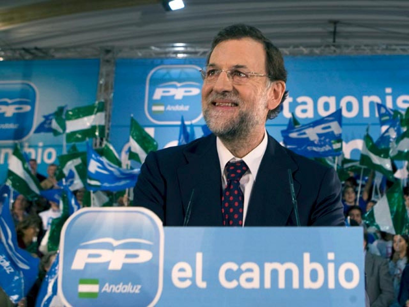 El presidente del Partido Popular ha dicho que Zapatero ya prometió el pleno empleo en 2008 y que ha engañado a todos a los que le votaron, a los que no le votaron y a los que no fueron a votar a nadie.