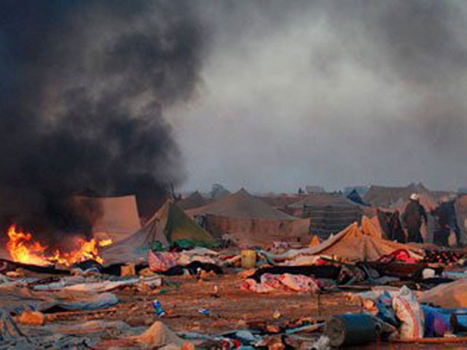Fuentes saharauis aseguran que ha habido decenas de detenciones de saharauis y que los colonos marroquíes han actuado durante la noche.