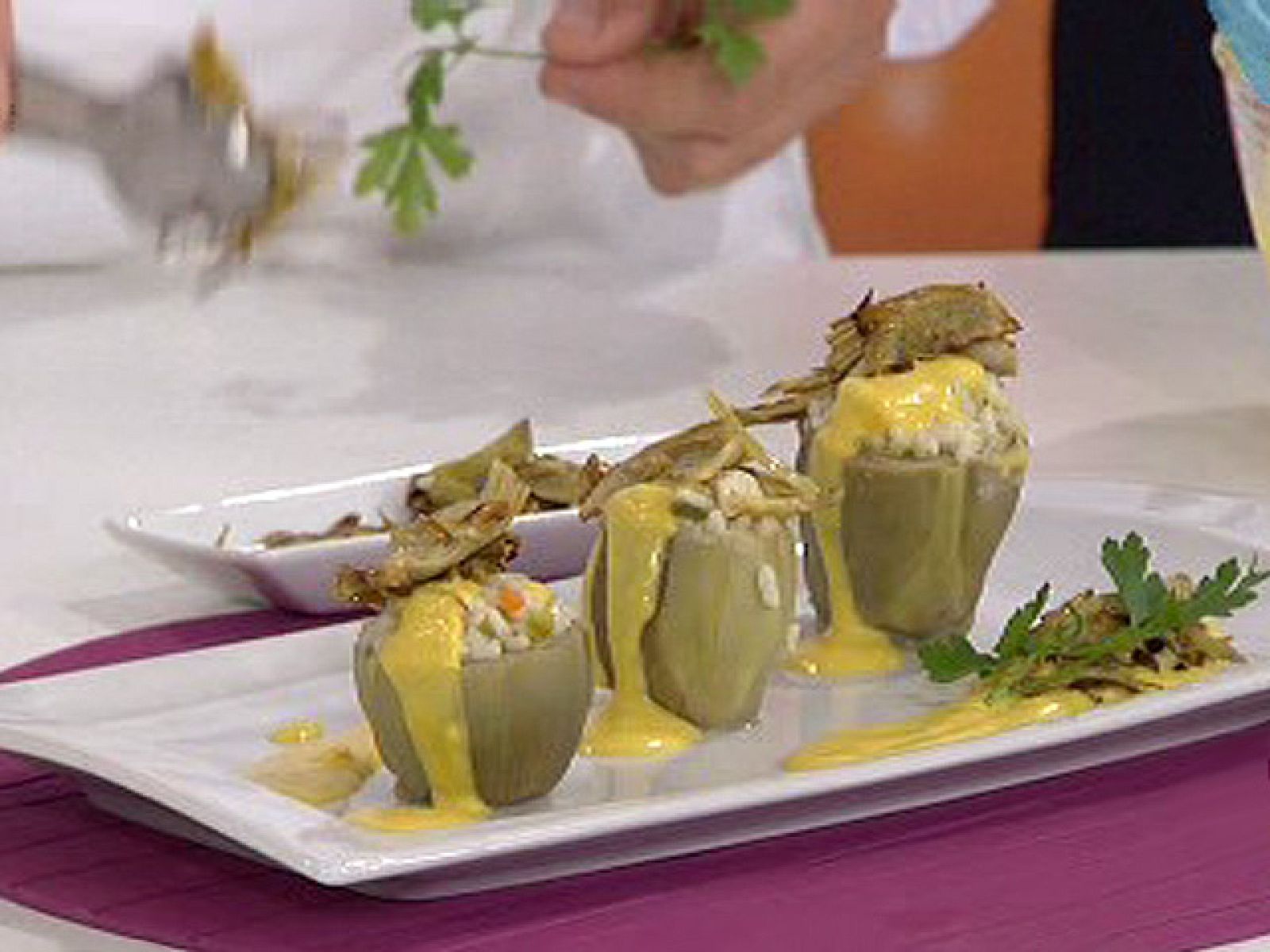 Saber cocinar - Arroz en alcachofas con salsa de zanahoria - RTVE Cocina | Ver