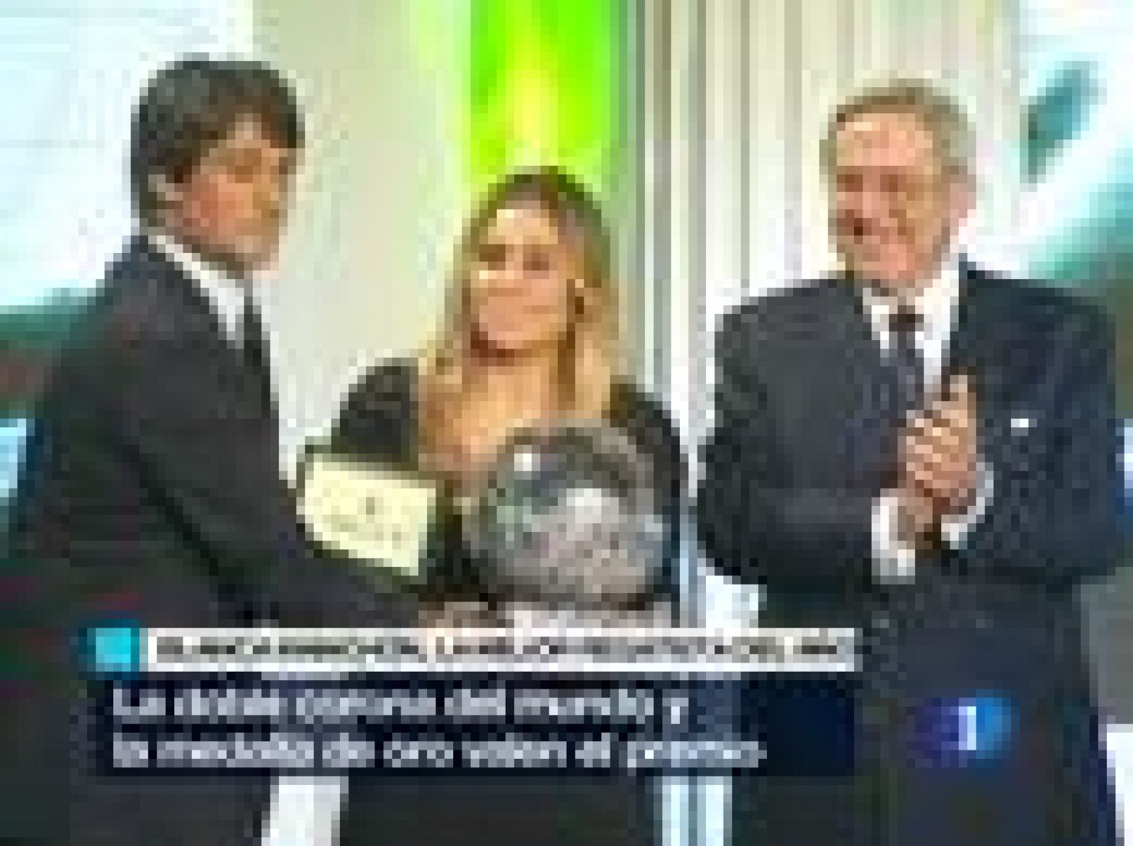 El deporte español no para de sumar reconocimientos mundiales en este 2010. La windsurfista sevillana Blanca Manchón acaba de ser elegida como la mejor regatista femenina mundial. El galardón le fue entregado el martes 9 de noviembre en el transcurso de la gala realizada por la Federación Internacional de Vela en Atenas.