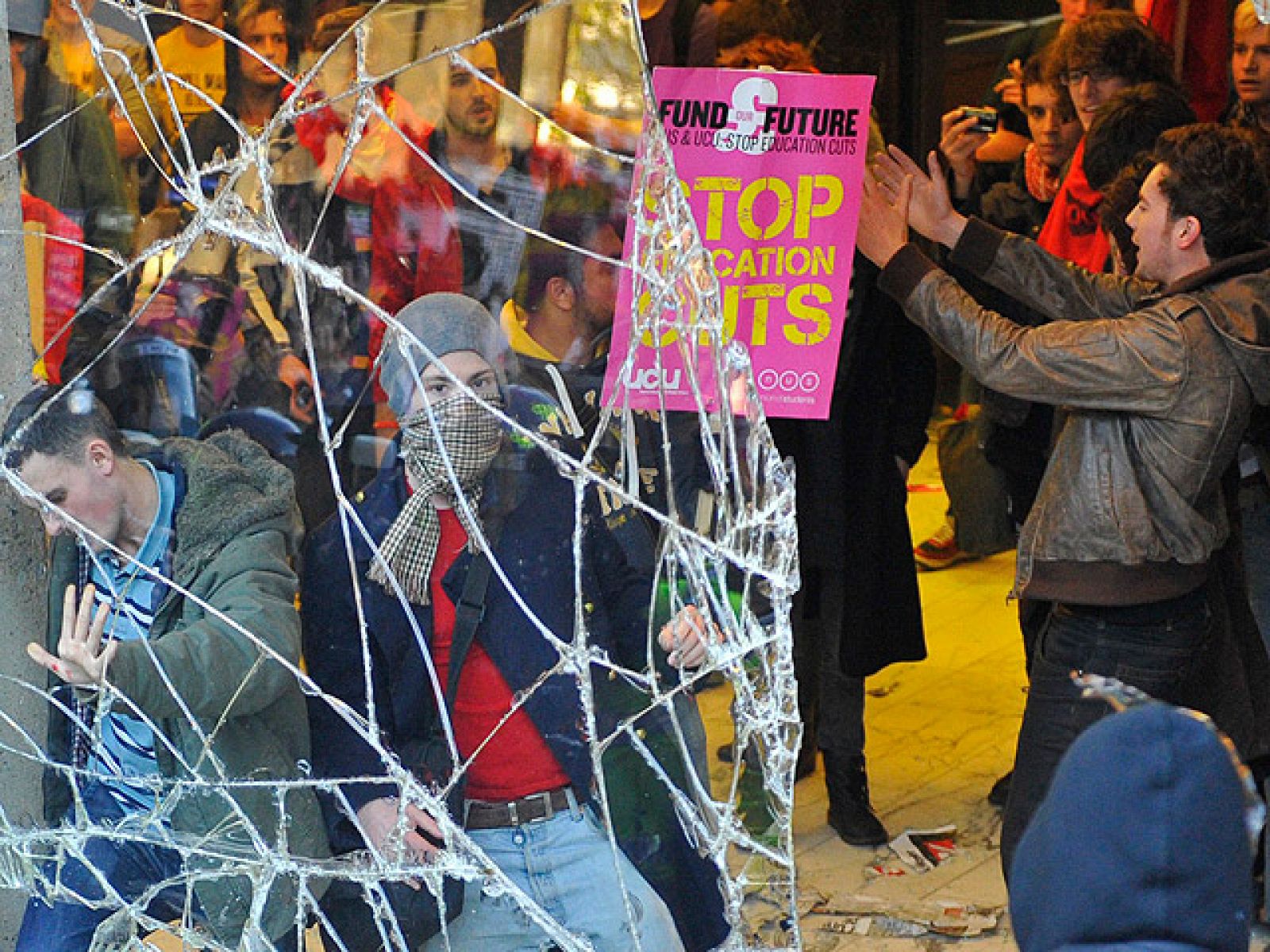 Estudiantes protestan en Londres | RTVE Play