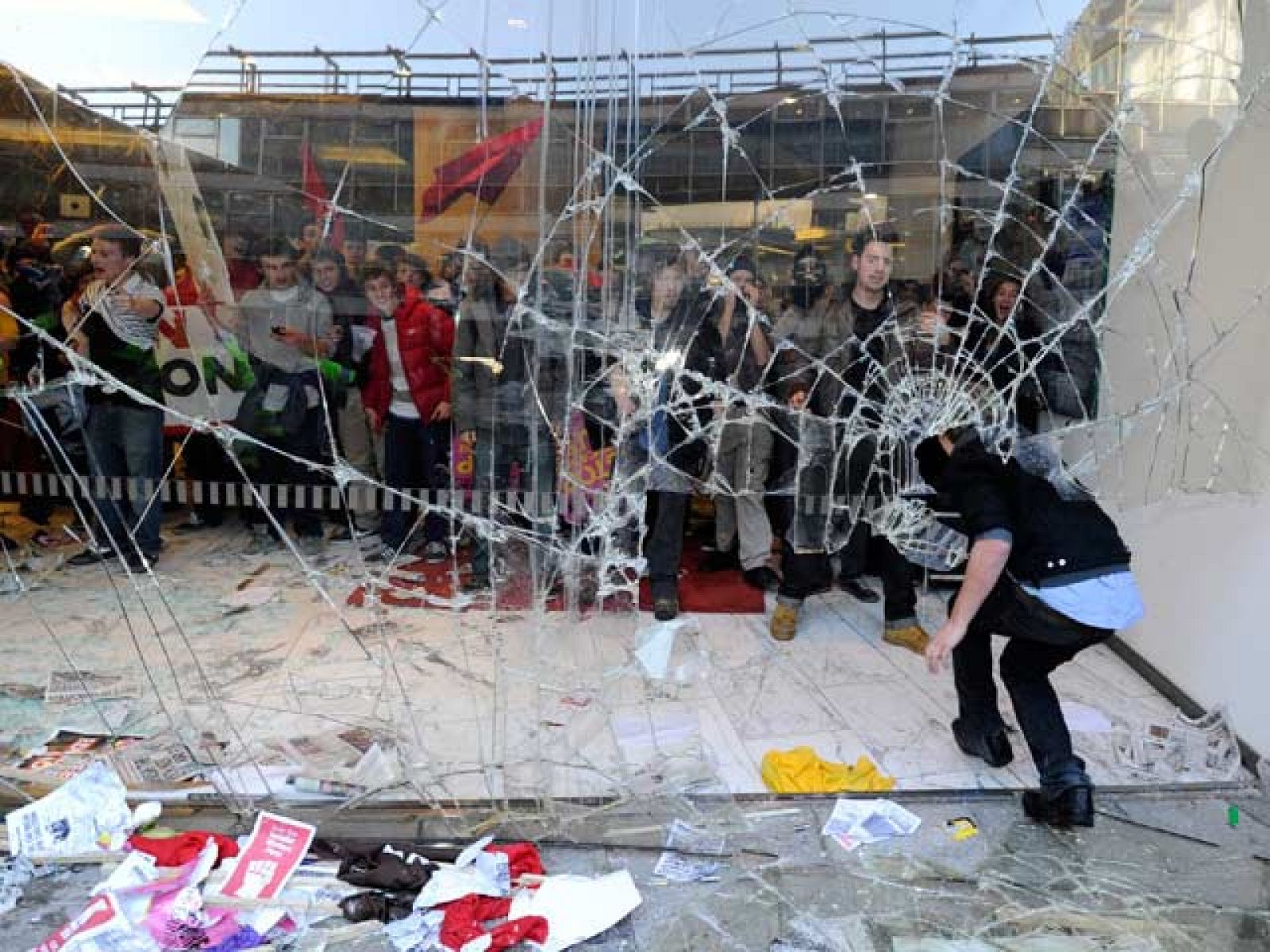 Telediario 1: Telediario en 4' - 10/11/10 | RTVE Play