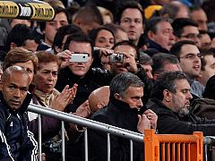 Mourinho dirige desde la grada