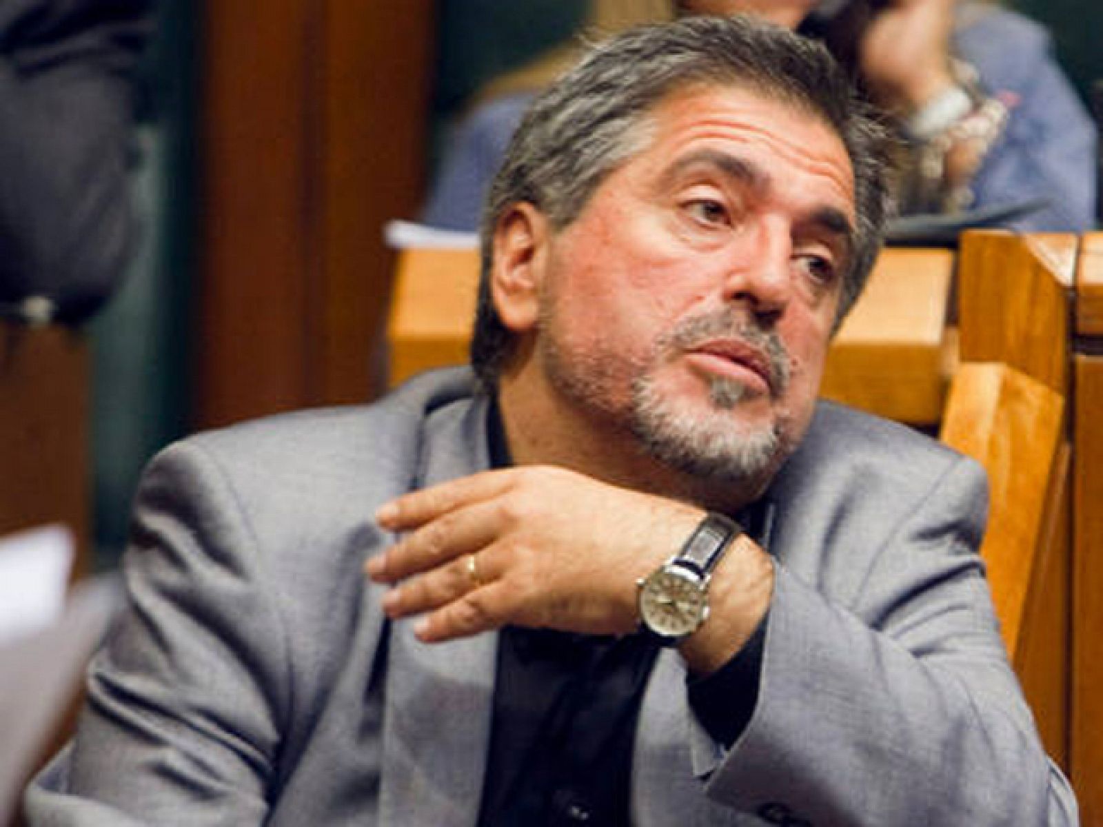  Eguiguren declarará este viernes ante la Audiencia Nacional en el juicio contra Otegi. El presidente del PSE ha sido llamado a declarar como testigo. El juicio quedará visto para sentencia este viernes.