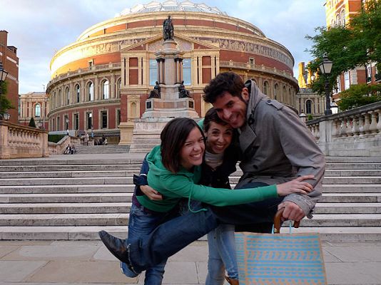 Españoles en el mundo - Londres - Tomas falsas