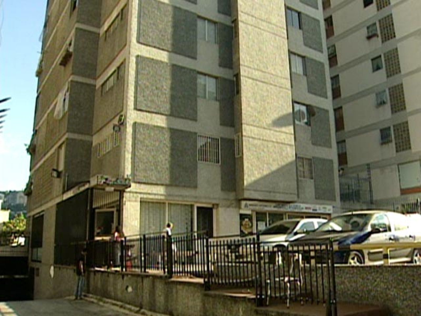 La Audiencia Nacional investiga al etarra por facilitar adiestramiento a miembros de la banda terrorista. Ahora la Fiscalía debe decidir si la archiva por falta de pruebas o remite la causa al Tribunal de Primera Instancia. Un equipo de TVE ha viajado hasta Caracas.