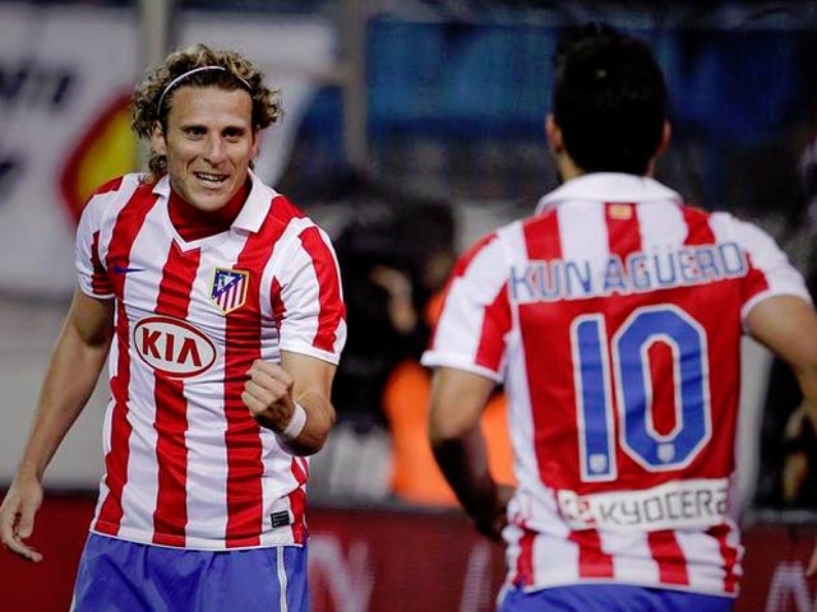 Forlán reaparece con dos goles