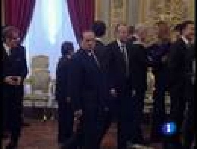  Berlusconi pierde a cuatro altos cargos del partido de Fini