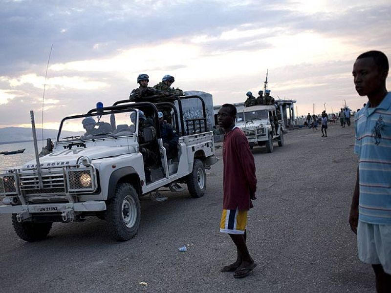 Manifestantes haitianos se enfrentan con las tropas de la ONU por la gestión del cólera