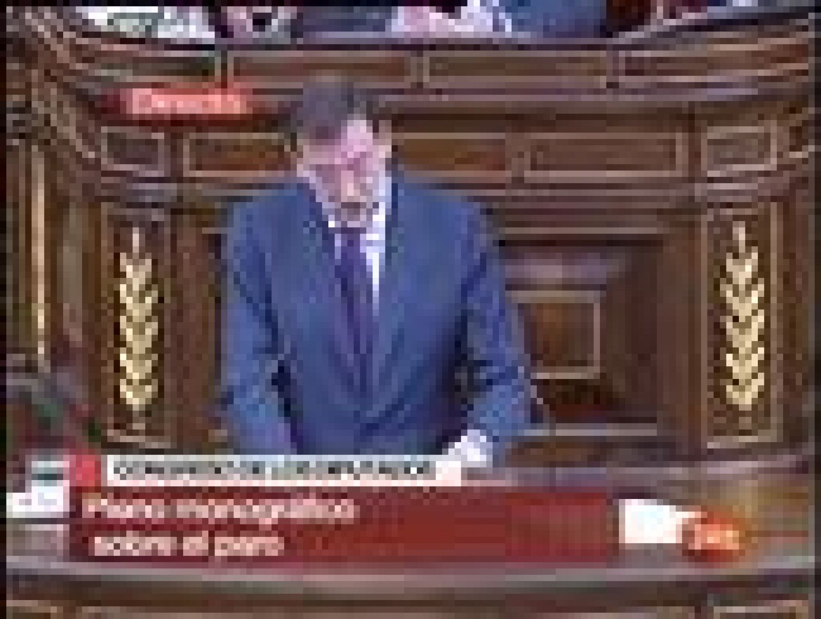 El presidente del Partido Popular, Mariano Rajoy, ha acusado a Zapatero de no "ofrecer nada nuevo" para solucionar la "bochornosa" situación del desempleo en España y de intentar "maquillar" las cifras. En su opinión, sólo hay una solución: "Que Zapatero se retire y convoque elecciones generales".