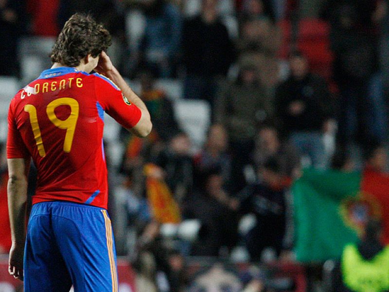 La selección española cayó de forma escandalosa (4-0) en su visita  a Portugal, en un mal partido de los de Vicente del Bosque, que  sirvió para promover la 'Candidatura Ibérica' al Mundial de 2018, y  que se celebró en un desangelado estadio de la L