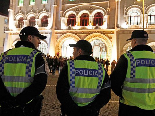  - La OTAN preparará su reorganización en una Lisboa tomada por la policía