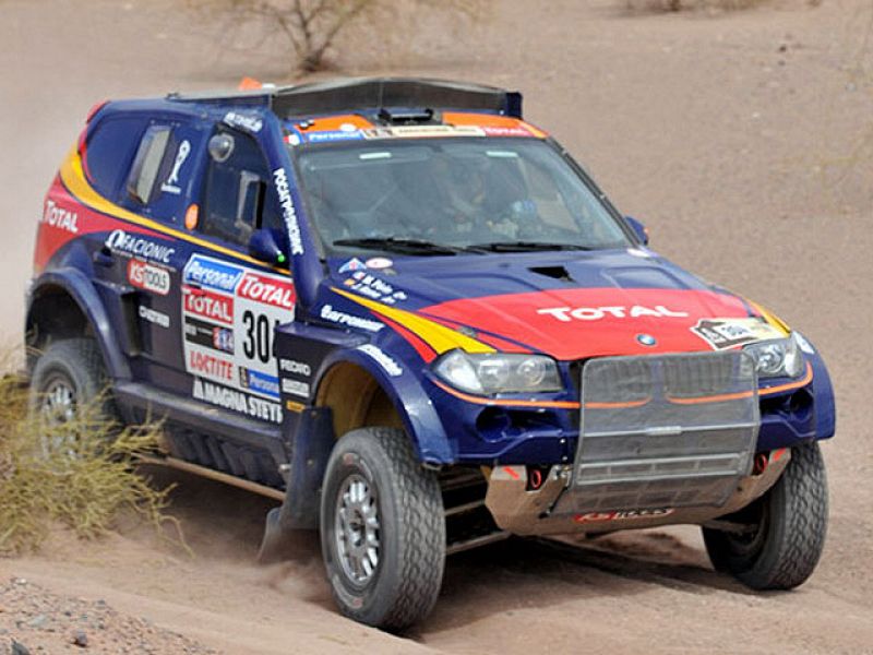 El piloto barcelonés Nani Roma ha anunciado aTVE, que no competirá en la próxima edición del Rally Dakar "muy a su pesar". El motivo de la renuncia de Roma es que el equipo con el que iba a competir se ha disuelto por falta de viabilidad económica.