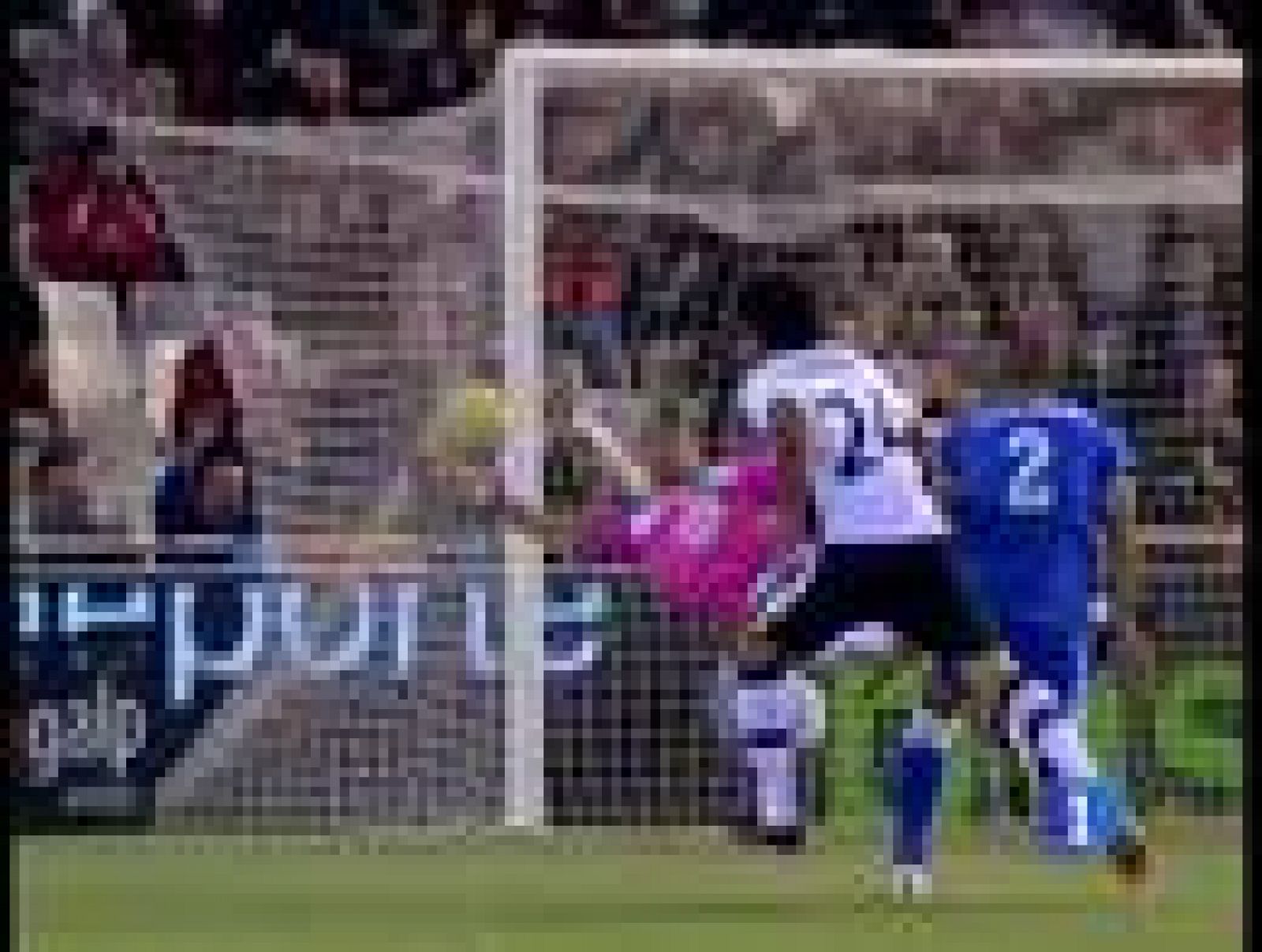 El Villarreal y el Valencia, tercer y cuarto clasificados de la Liga, quieren consolidarse como alternativa a los dos equipos de cabeza (Real Madrid y Barcelona) con una victoria que les dé tres puntos importantes para mantenerse en posiciones de la