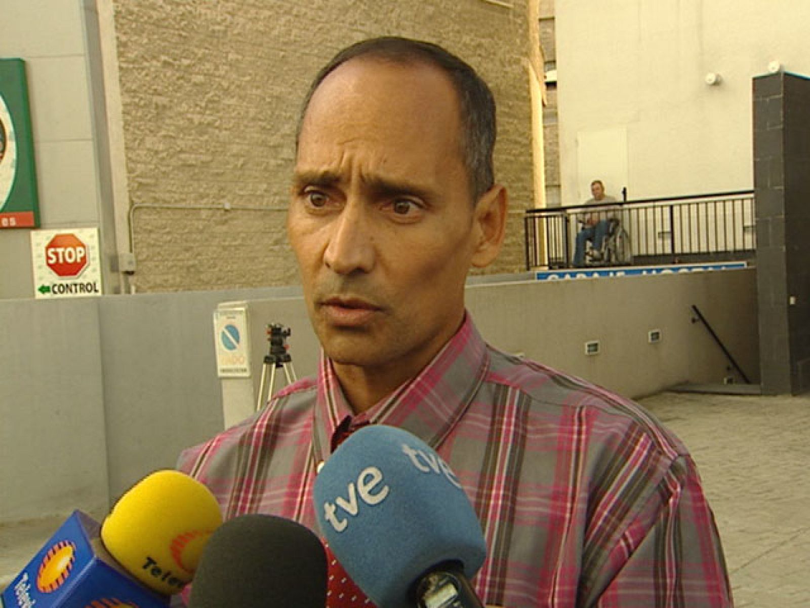 Ha salido de la cárcel después de 25 años. Ha llegado a España junto a otros dos disidentes cubanos.