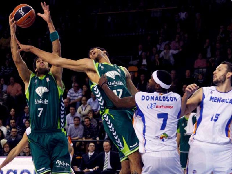  El Unicaja de Málaga logró en Menorca un triunfo (57-58) que le acerca un poco más a la Copa del Rey en un partido muy exigido en el que el conjunto de Paco Olmos tuvo la última posesión para ganar, pero Victor falló su lanzamiento. 