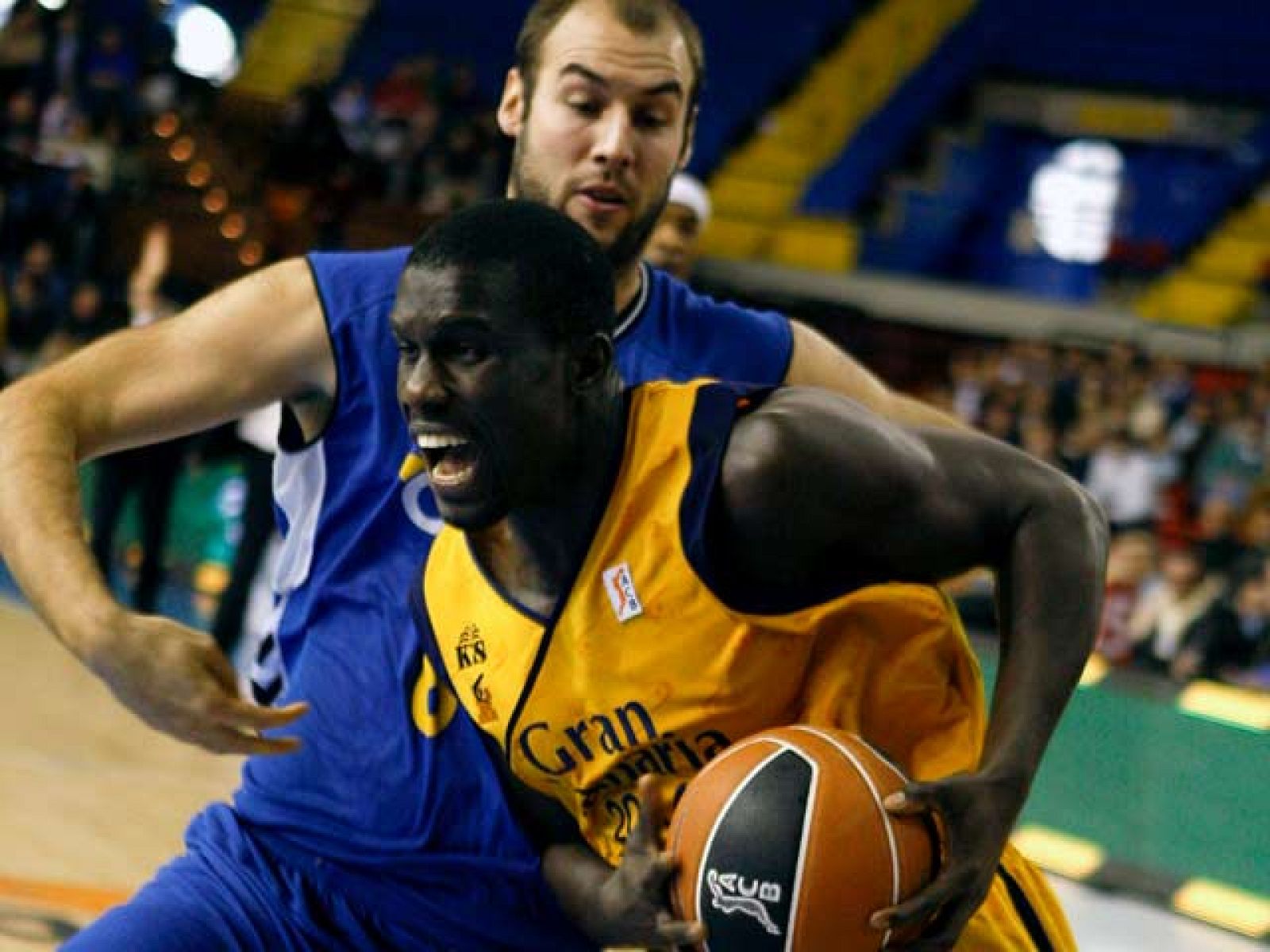El Cajasol venció con muchos apuros al Gran Canaria 2014 (80-76) en San Pablo en un partido en el que el equipo sevillano no tuvo nunca segura la victoria.