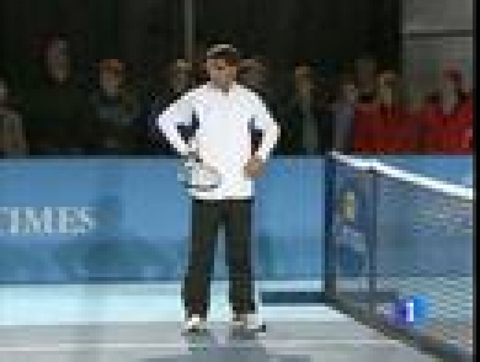 El tenista español Rafa Nadal iniciará este lunes frente al  estadounidense Andy Roddick su andadura en el Copa Masters de  Londres, donde espera conquistar el único gran torneo que aún no  adorna su palmarés.