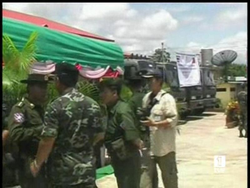  Tres semanas después del paso del ciclón Nargis, la Junta Militar de Birmana ha autorizado la entrada al país de cooperantes extranjeros. Las gestiones del secretario general de la ONU, Ban Ki Moon.