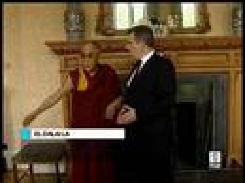  El primer ministro, Gordon Brown, ha recibido al Dalai Lama en Londres. El Dalai Lama se ha quejado de que el Reino Unido no hace lo suficiente para defender los derechos humanos en el  Tíbet