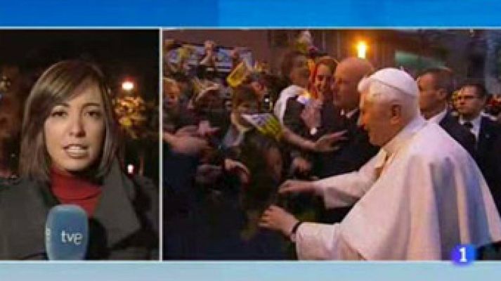 L'Informatiu - Benet XVI a la sortida de l'Obra Social Nen Déu