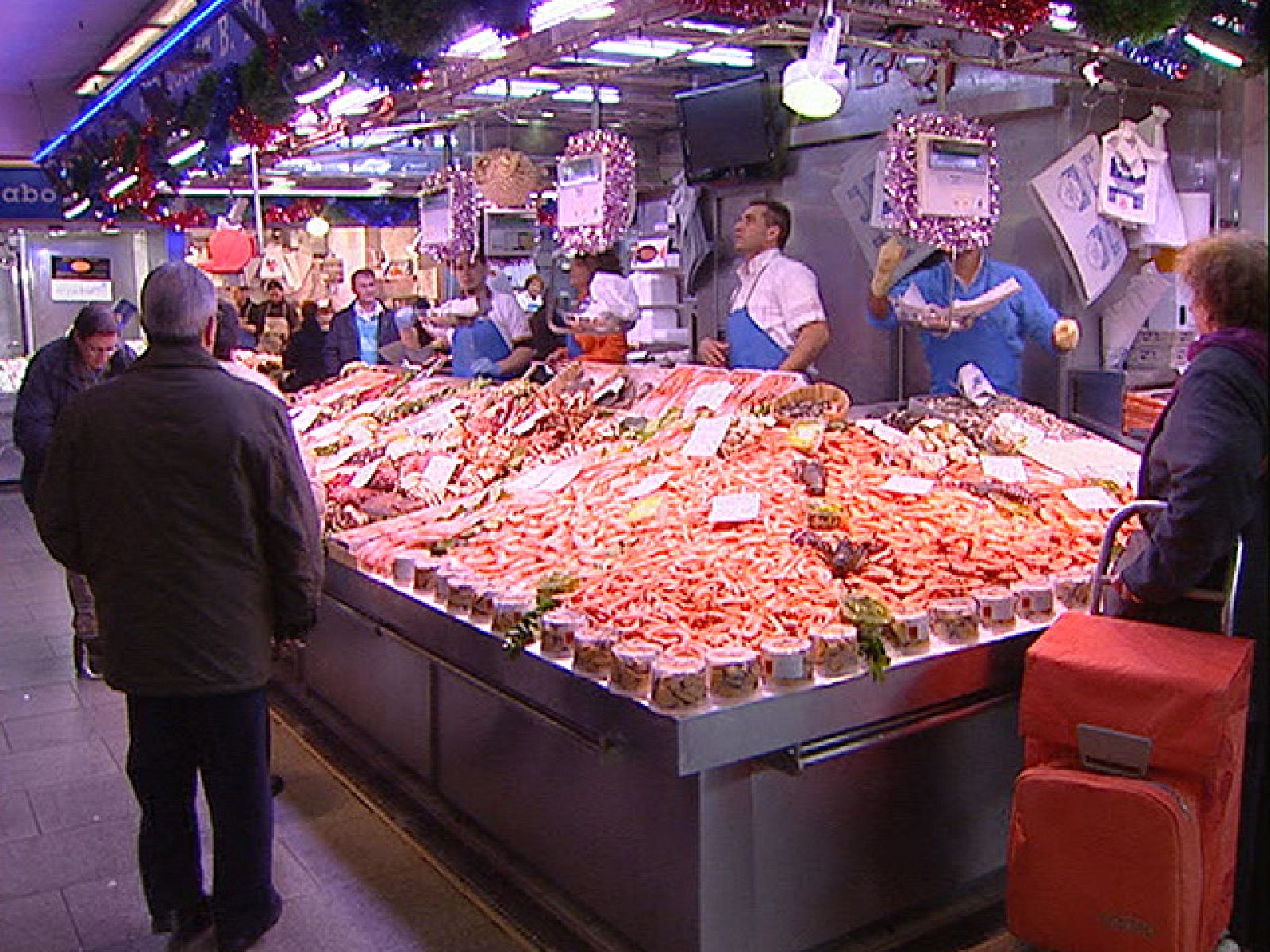 Cada español gastará una media de 674 euros estas navidades, 54 menos que el año pasado | Ver