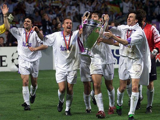 Champions League - Campo de gratos recuerdos blancos