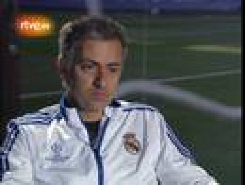 Estamos en diciembre y el nuevo Real Madrid de Mourinho ya es el mejor equipo de las cuatro grandes ligas en lo que a números se refiere.Por ello y sobre todo por el trabajo de todos los que hacen posible el trabajo diario del club blanco, Mourinho a