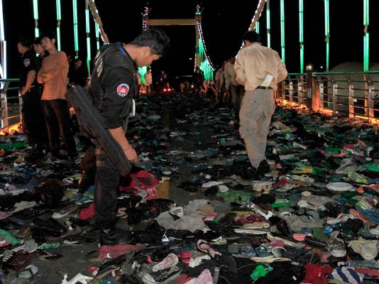  - Trágica avalancha en Camboya