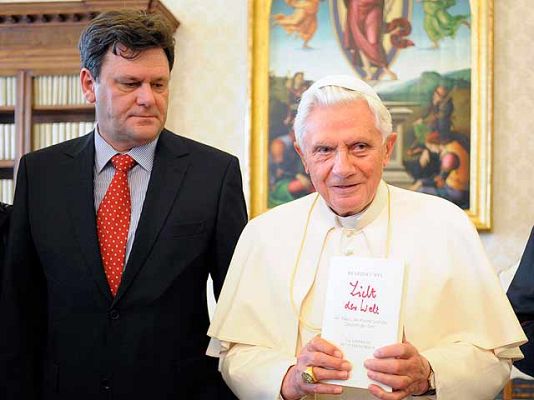  - Benedicto XVI no descarta dimitir