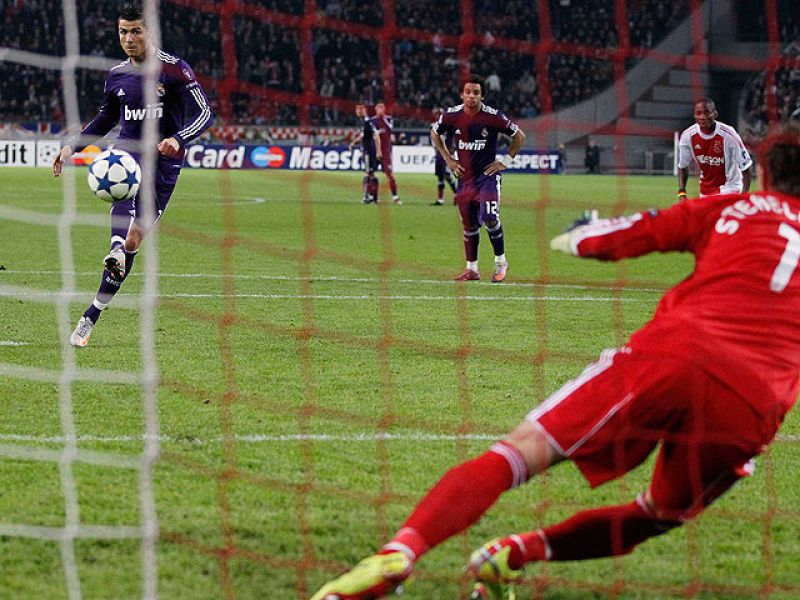 Cristiano Ronaldo marcó su segundo tanto en el partido y el cuarto del equipo desde el punto de penalti, tras una falta sobre Özil en el interior del área.