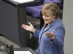 Merkel: Apoyamos la ayuda a Irlanda, pero debe volver a la senda de la estabilidad financiera