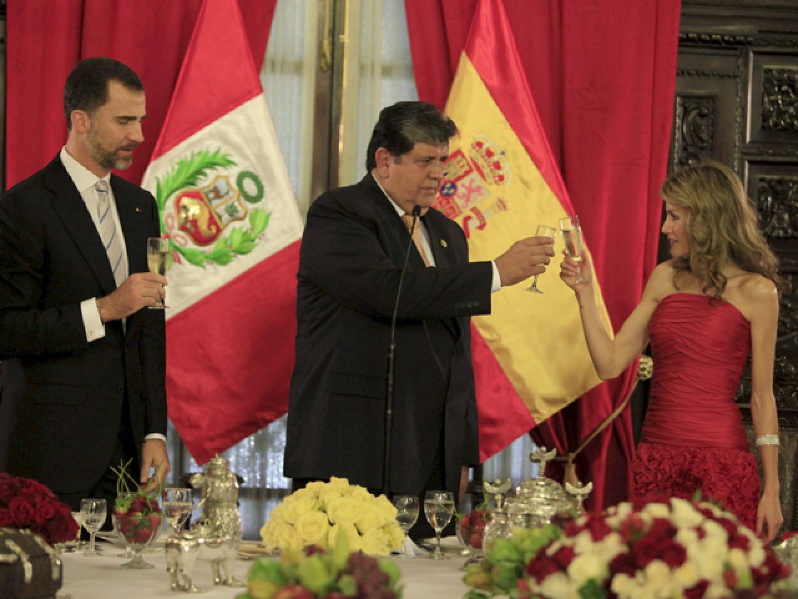 Don Felipe pone a la economía peruana como ejemplo del empuje de los países latinoamericanos