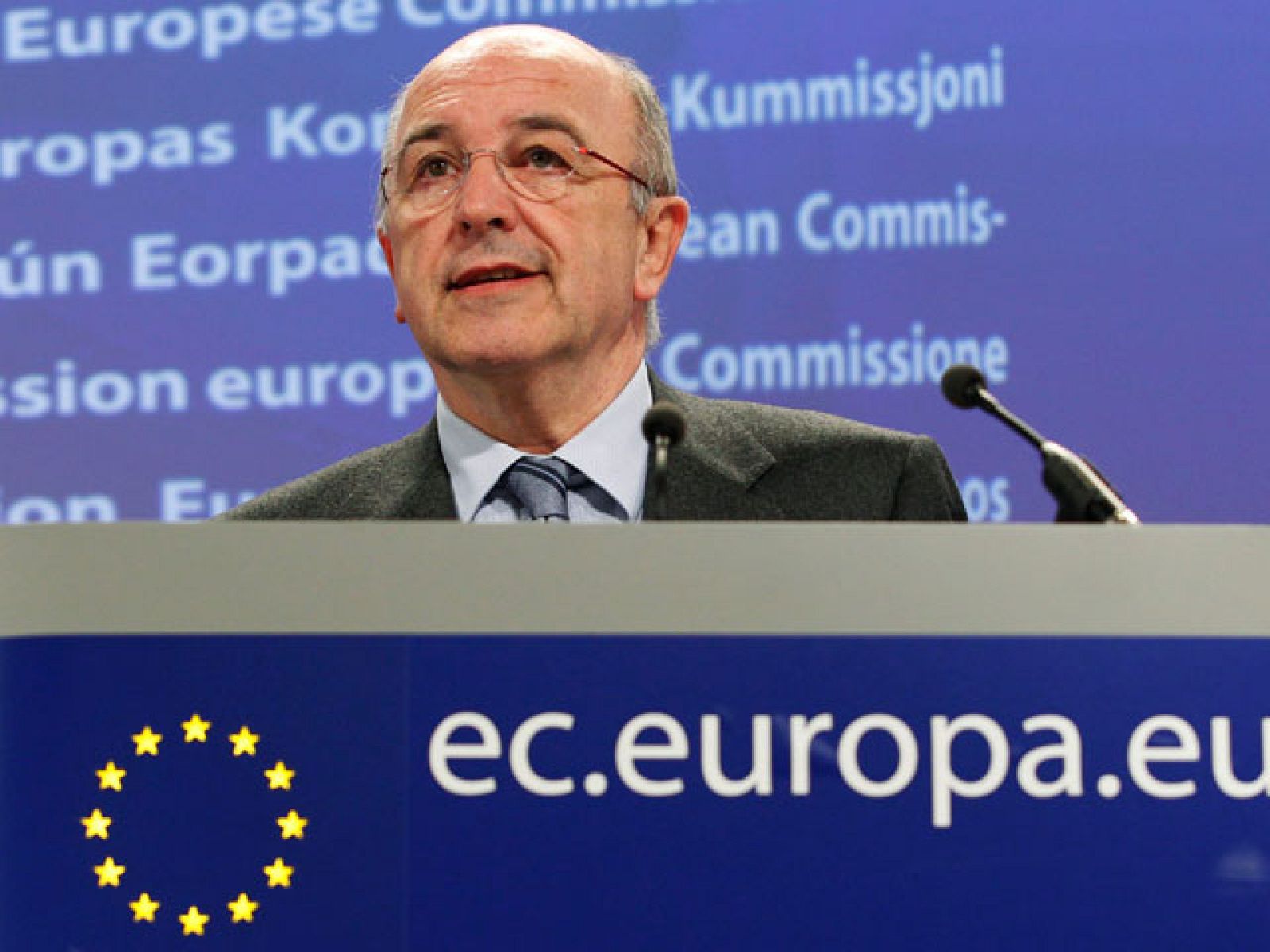 Almunia: "sin el euro, lo estaríamos pasando mucho peor"