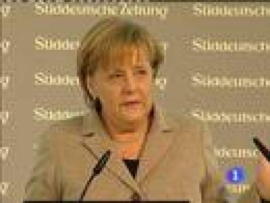 Angela Merkel dice que es más optimista sobre el futuro del Euro que hace unos meses