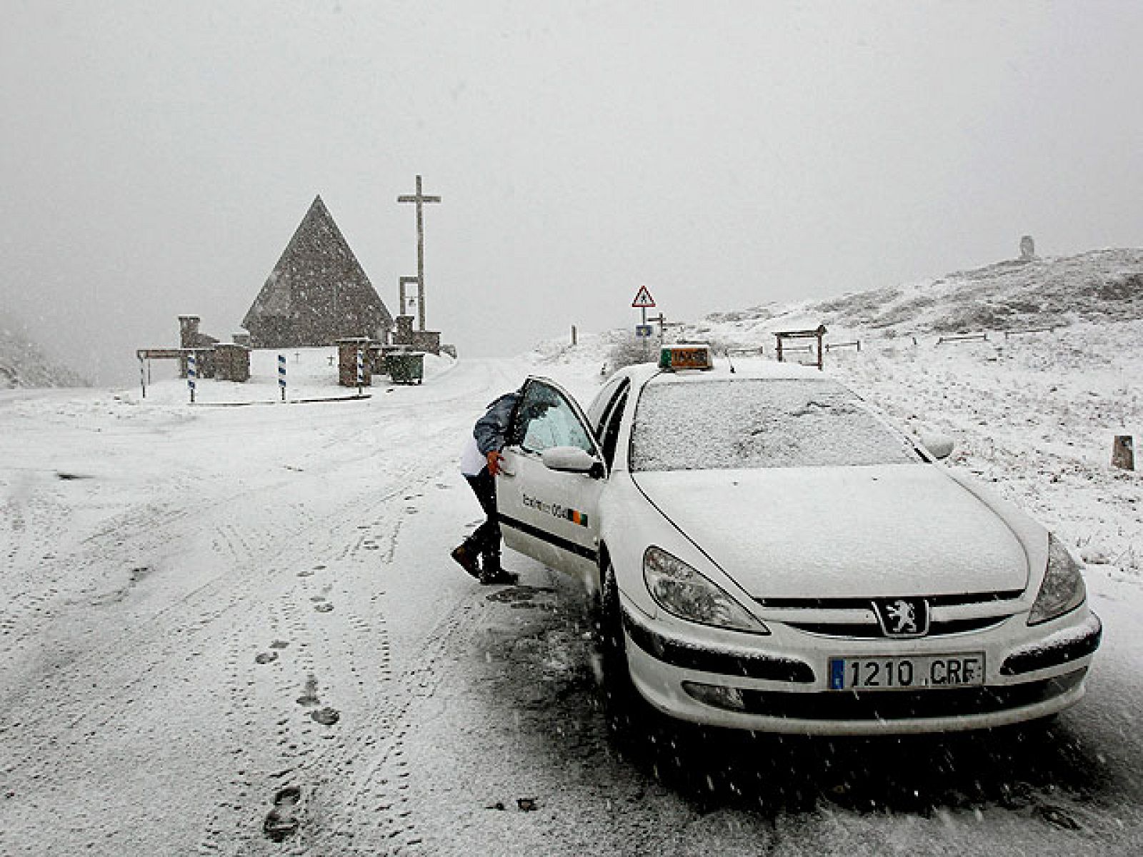 La ola de frío polar deja lluvia y nieve en el norte de la península | Ver