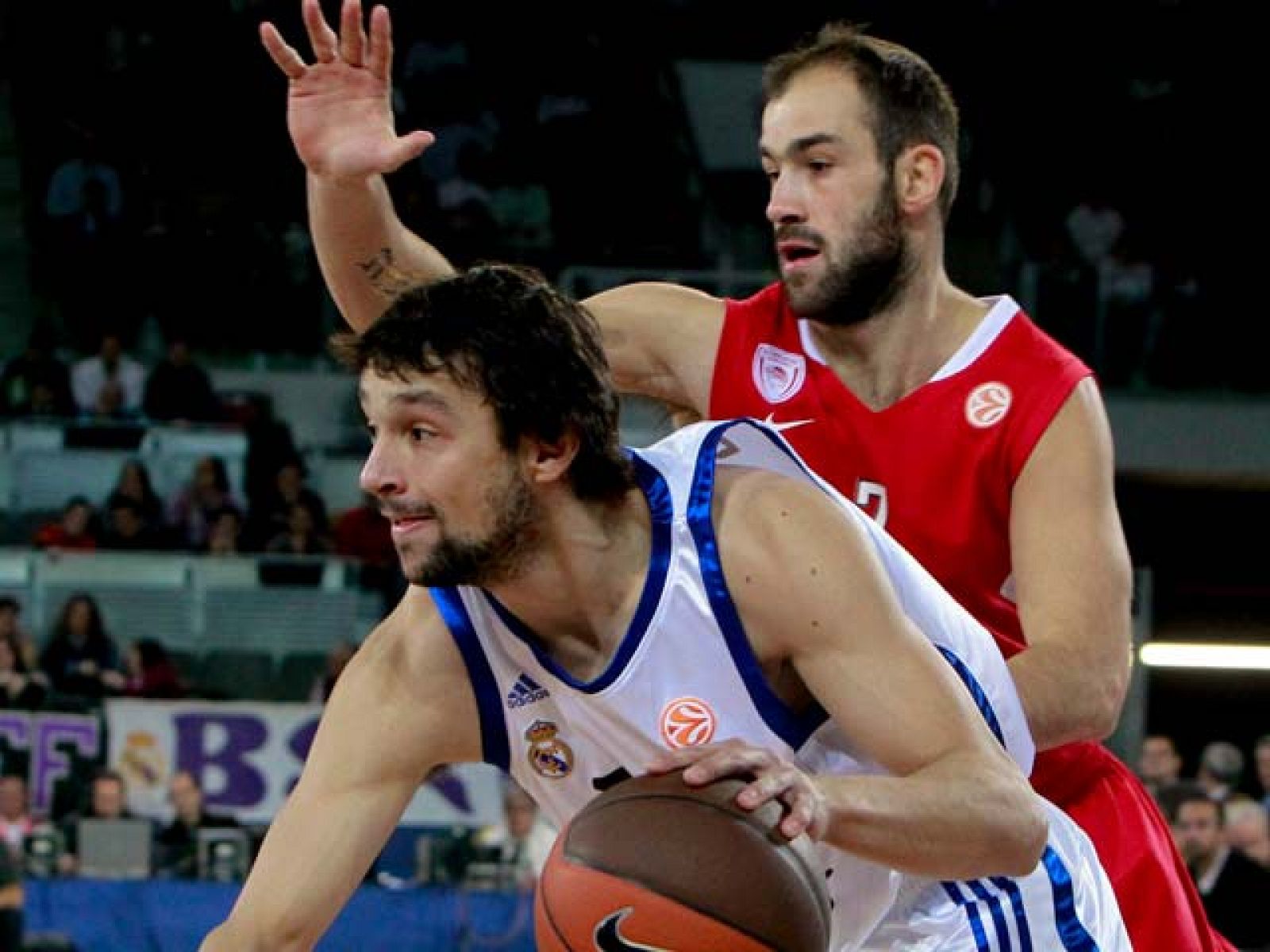 En la sexta jornada de la Euroliga de baloncesto, Madrid, Barça y Power E. Valencia ganaron sus partidos, pero la de arena la dieron Caja Laboral y Unicaja