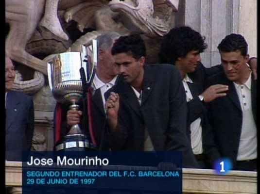 Telediario 1 - Mourinho y Barcelona, amor y odio