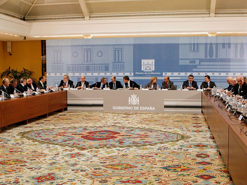  Zapatero califica de "extraordinariamente útil" la reunión con las 37 principales empresas españolas